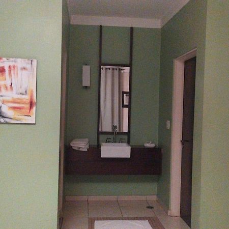 ריבייראו פרטו Movie Inn Motel E Hospedagem (Adults Only) מראה חיצוני תמונה