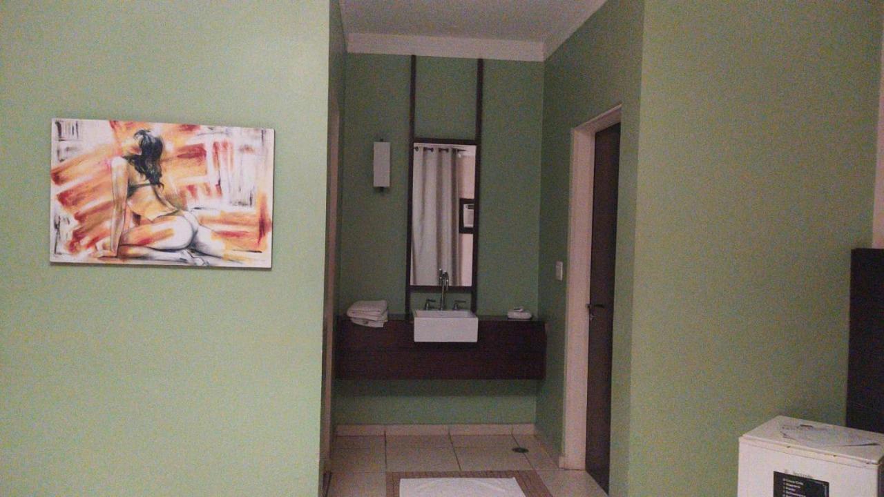 ריבייראו פרטו Movie Inn Motel E Hospedagem (Adults Only) מראה חיצוני תמונה