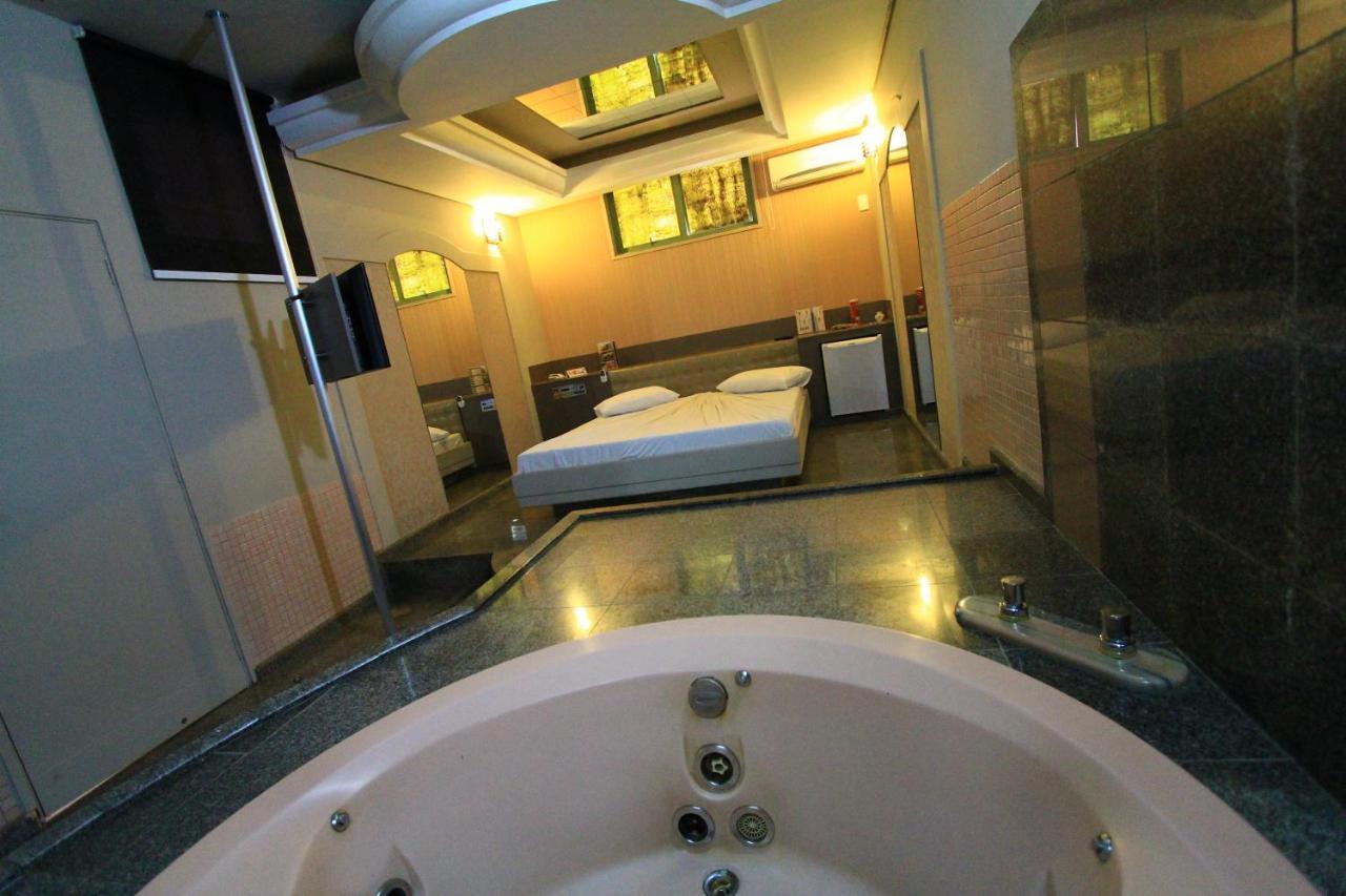 ריבייראו פרטו Movie Inn Motel E Hospedagem (Adults Only) מראה חיצוני תמונה