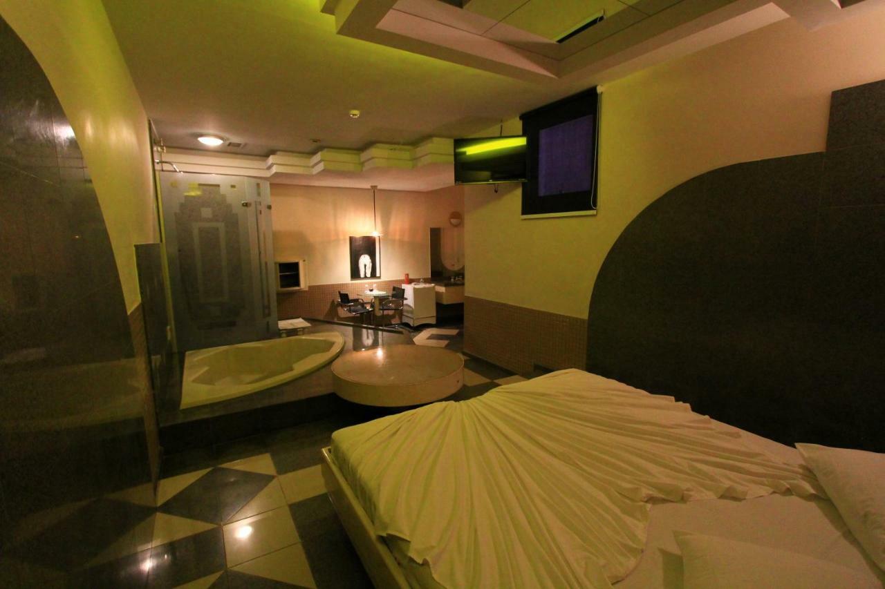 ריבייראו פרטו Movie Inn Motel E Hospedagem (Adults Only) מראה חיצוני תמונה